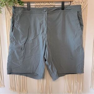 L.L. BEAN Women's Water-Repellent‎ Comfort Trail Shorts Granite Gray Size 16